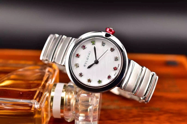 ブルガリ時計正面デザイン